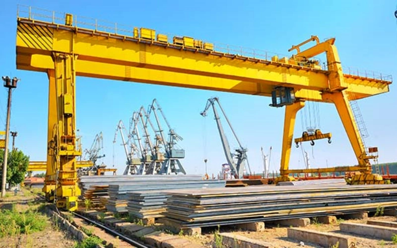 How to lift long loads with a gantry crane