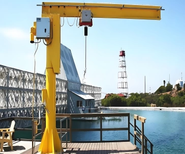 Column-type electric hoist rotating arm crane