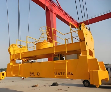 Container spreader